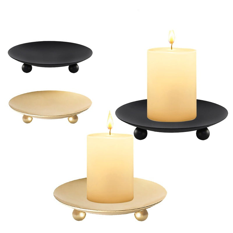 Bougeoirs en fer en forme d'assiette
