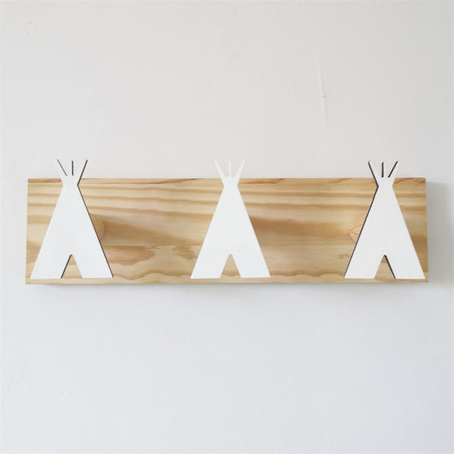 Mur de crochets de tente en bois nordique