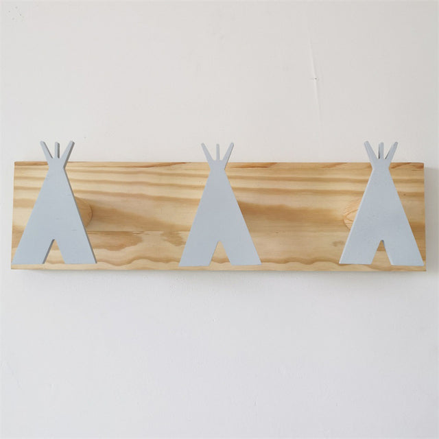 Mur de crochets de tente en bois nordique