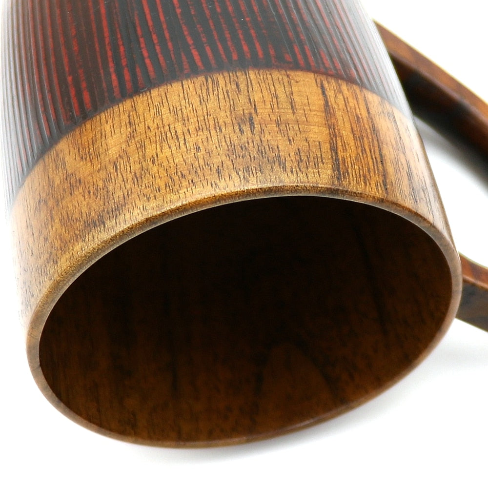 Tasse en bois naturel faite à la main