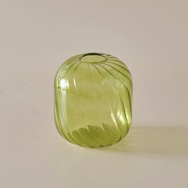 Vases de couleur à motif strié