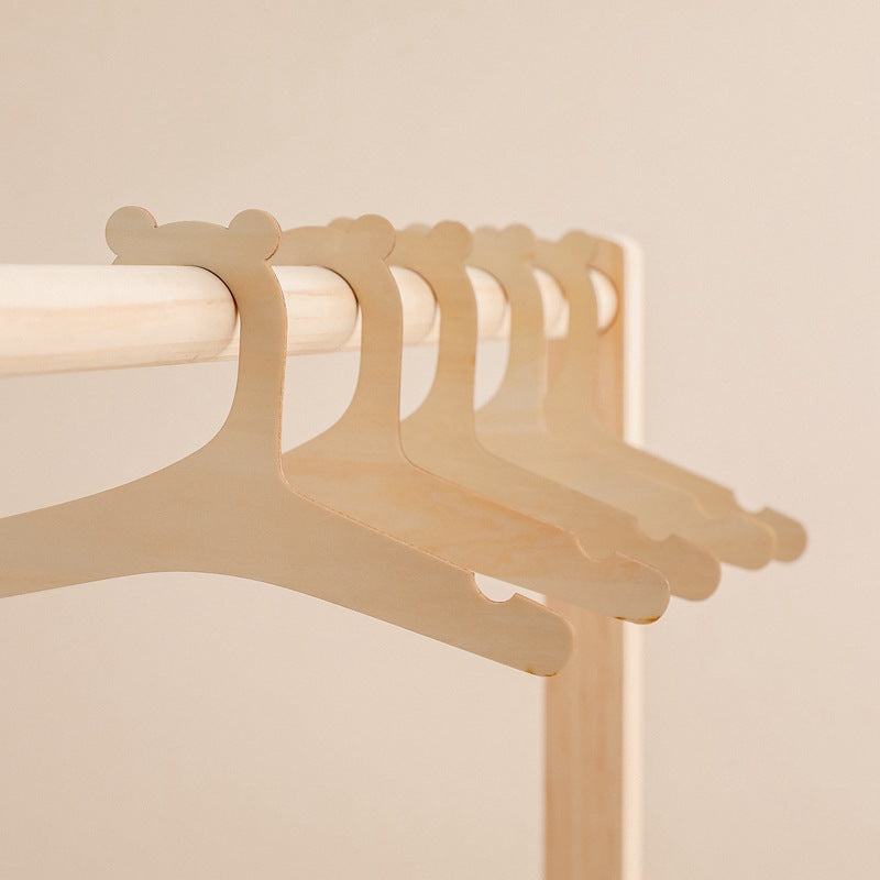 Supports à cintres en bois créatifs
