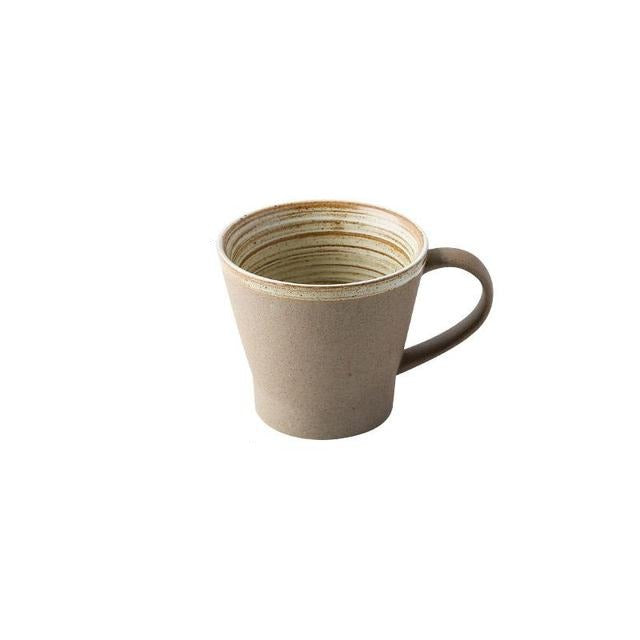 Tasses en céramique faites à la main avec plateau