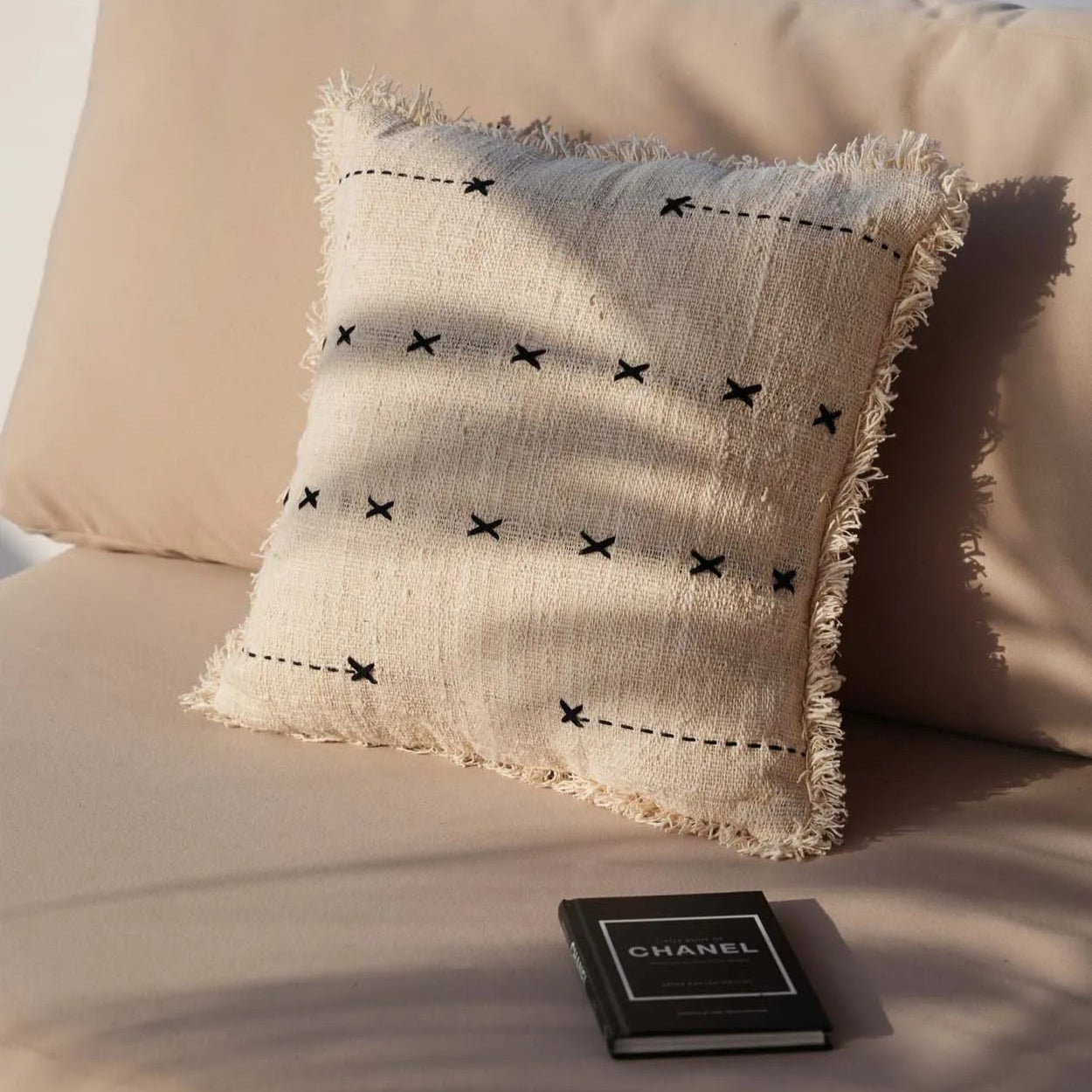 THE FRENCH KISS Cushion Cover - Natural Black Interior