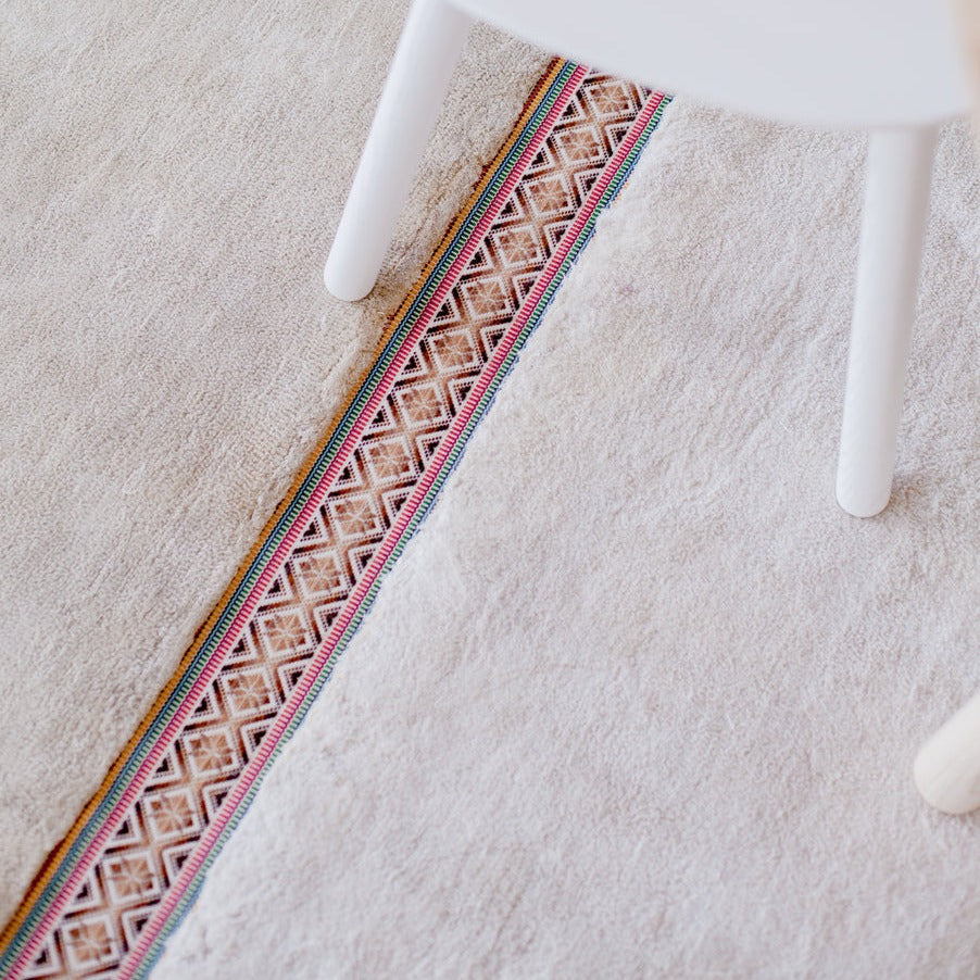 LIETUVA Carpet-brown with pattern-interior view