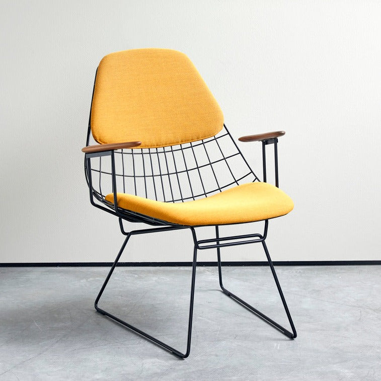 FM06 Wire Lounge Chair front yellow upholstery