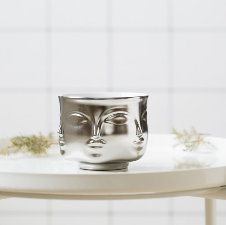 Pot de fleurs en céramique avec visage en style nordique