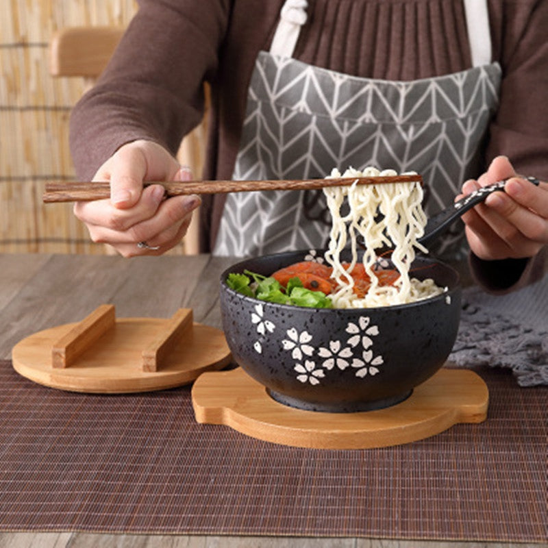 Bol en céramique japonais avec baguette et cuillère