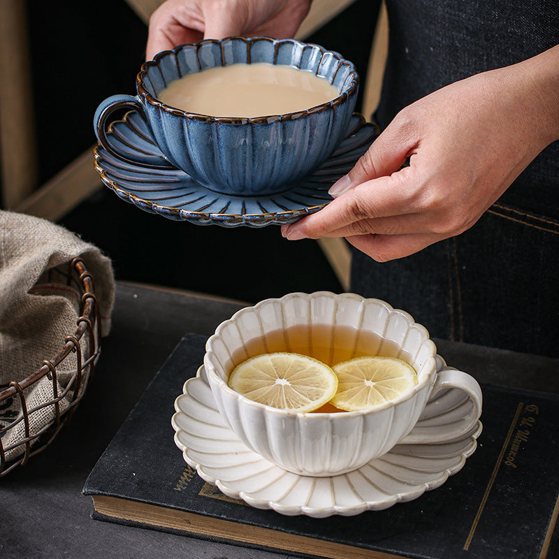 Tasse en céramique japonaise en forme de chrysanthème