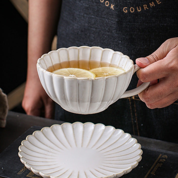 Tasse en céramique japonaise en forme de chrysanthème