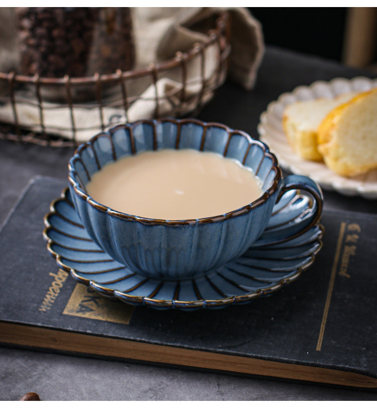 Tasse en céramique japonaise en forme de chrysanthème