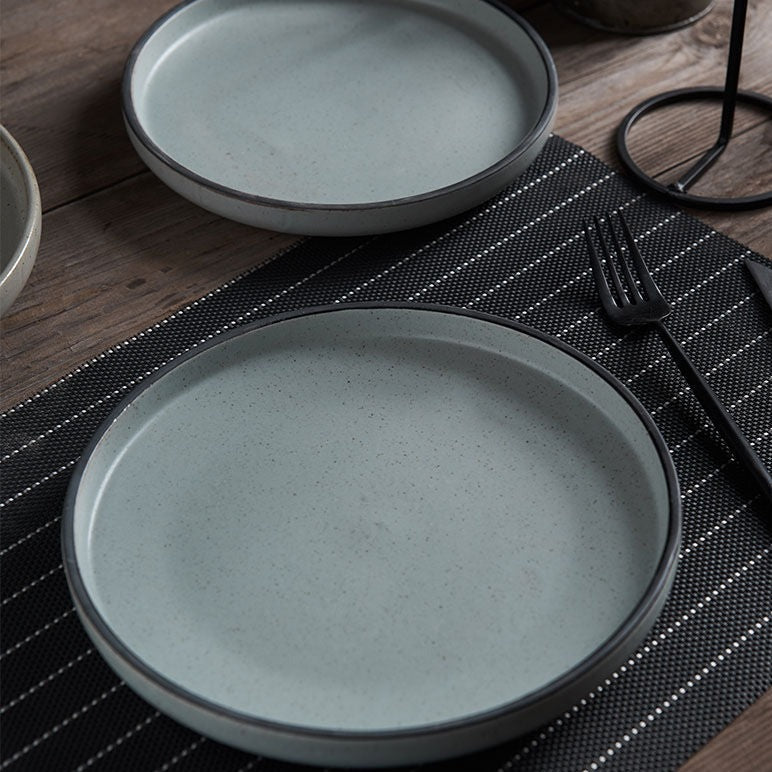 Assiette en poterie grossière rétro à la simplicité japonaise
