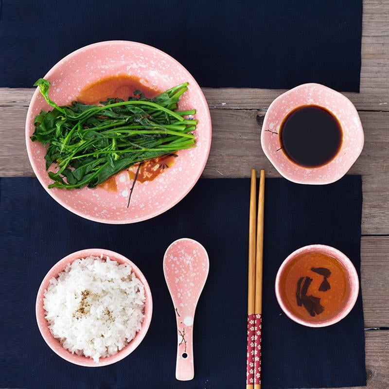 Ensemble de vaisselle rose en céramique de style japonais