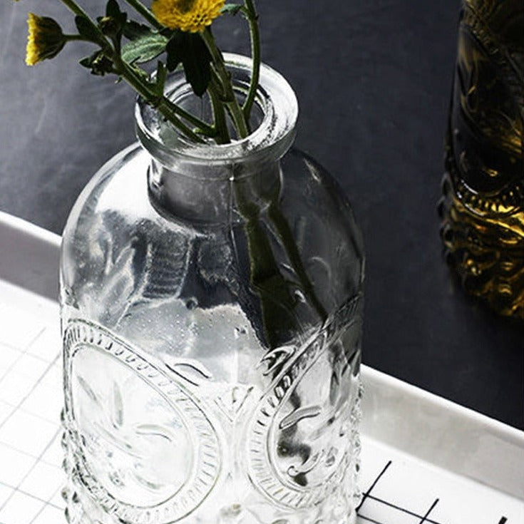 Vase à fleurs en verre sculpté