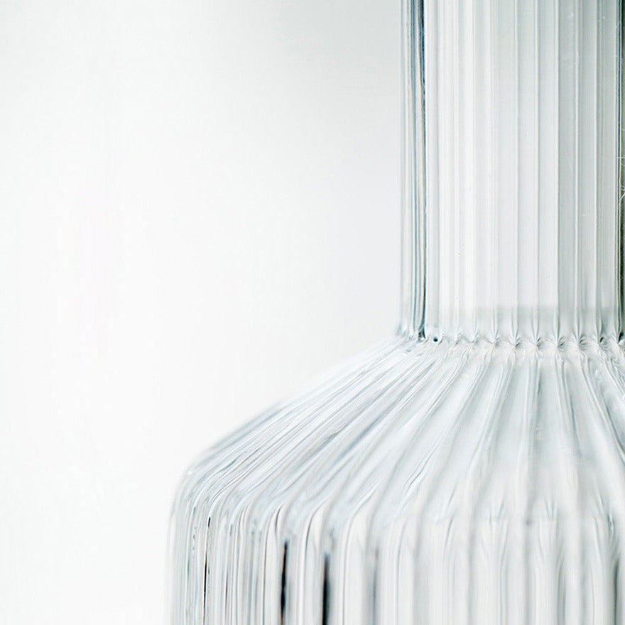 Pichet à eau en verre avec motif vertical
