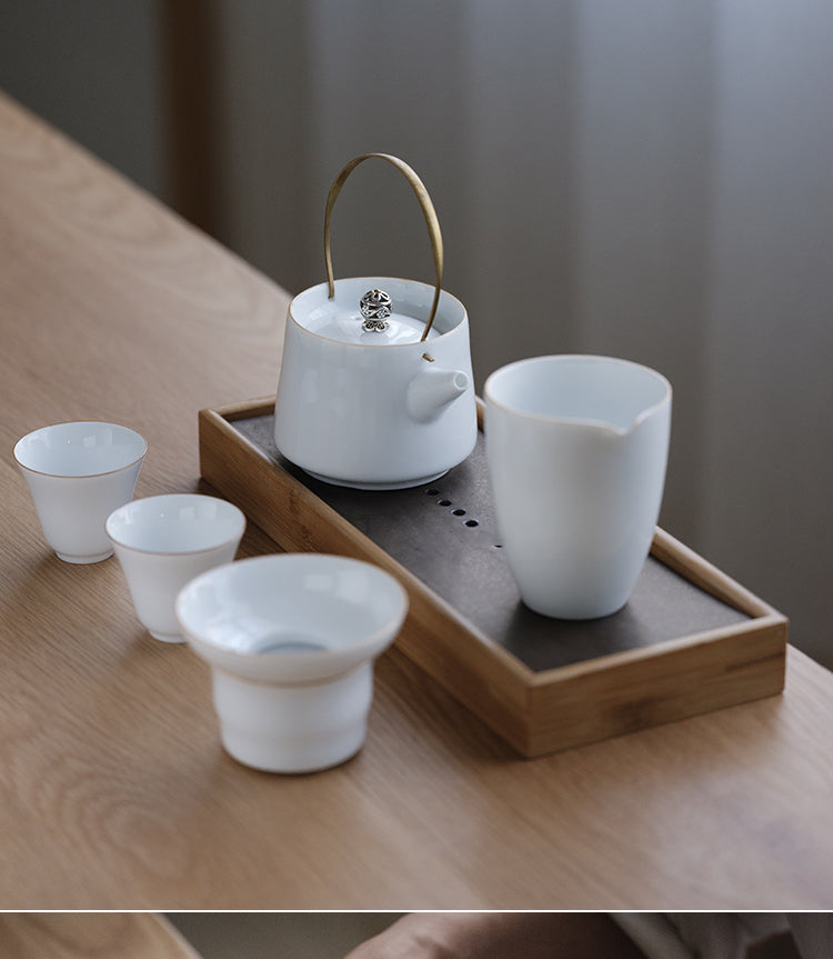 Plateaux à thé en céramique et bambou